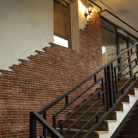 Winehouse Old Qvevri Apartments Tbilisi Bagian luar foto